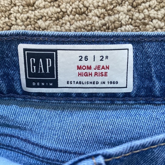 GAP Mom Jean High Rise - Picture 3 of 6